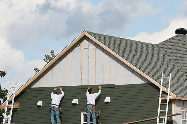 Professional Siding Replacement technician working in Washingtonville, OH